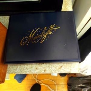 I wouldn't neoclassic cigar box/ trinket box/ jewelry holder